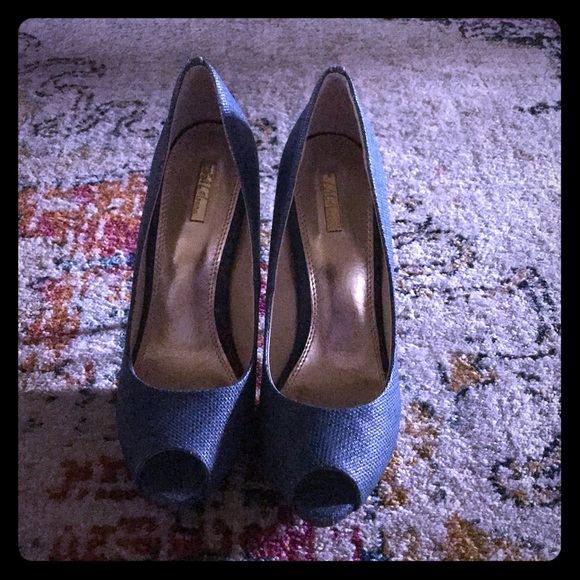 Wild Pair Pumps! Textured blue with metal heel! - Picture 1 of 6